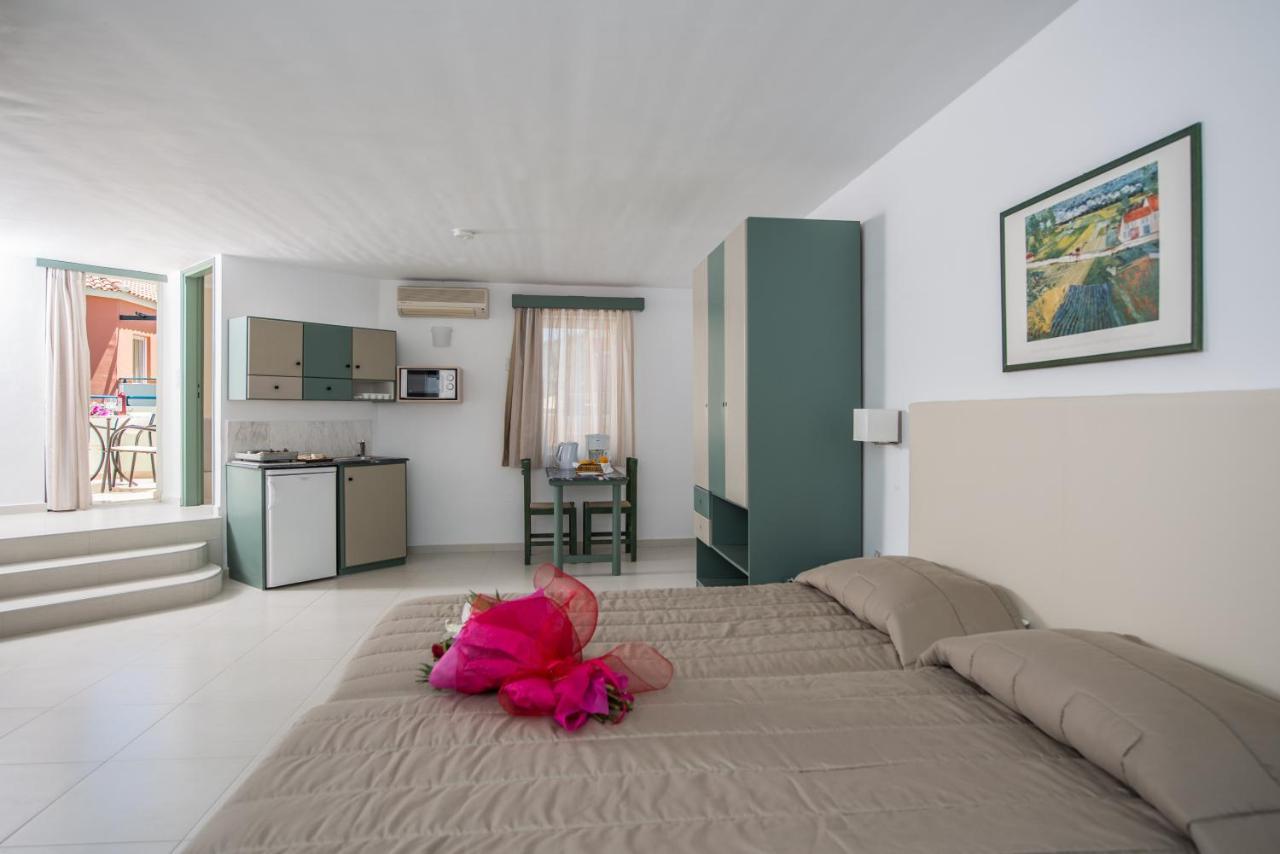 Stefan Village Hotel Agia Marina エクステリア 写真