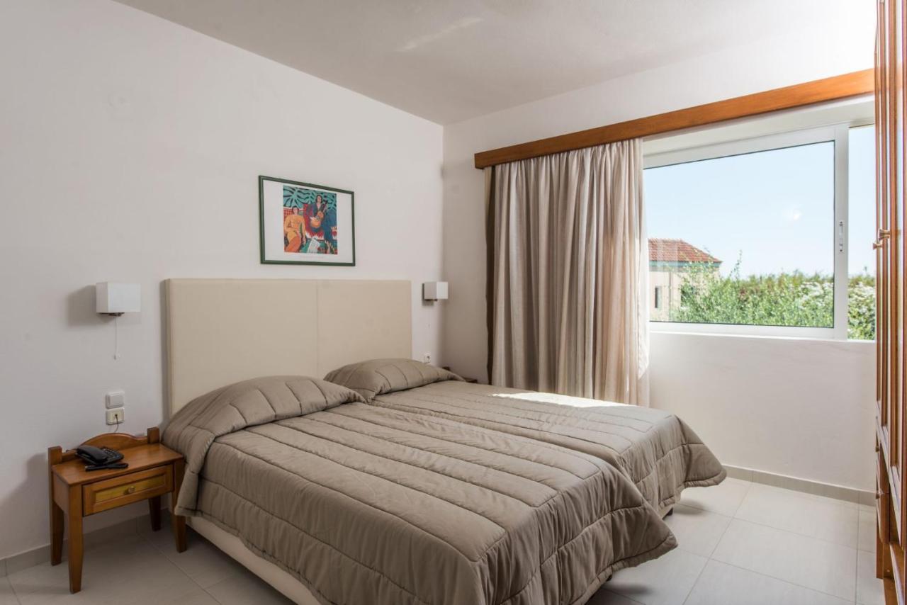 Stefan Village Hotel Agia Marina エクステリア 写真