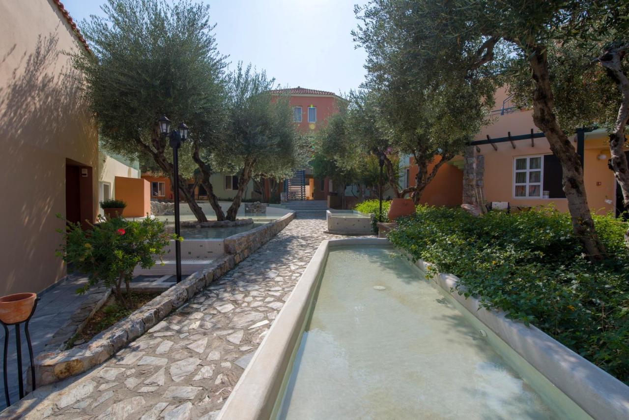 Stefan Village Hotel Agia Marina エクステリア 写真